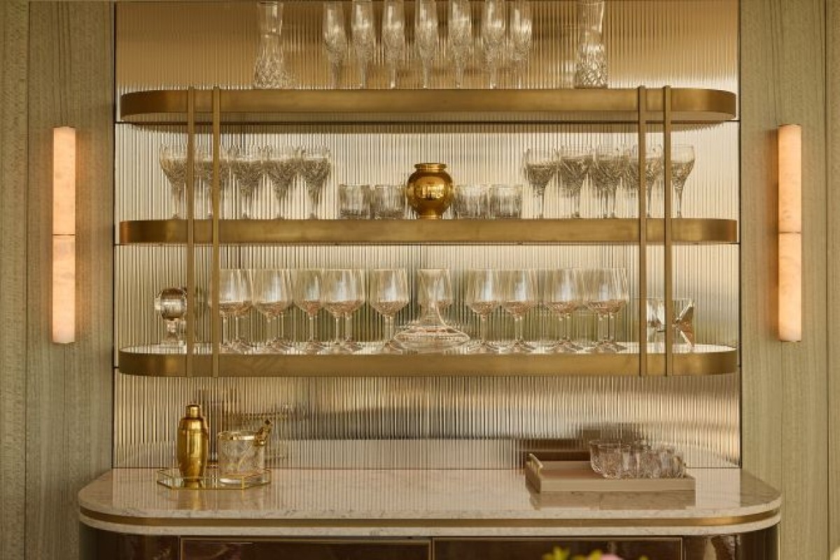 豪華なインテリアデザインはロンドンを拠点とするスタジオ・インディゴが手掛けた/Mandarin Oriental