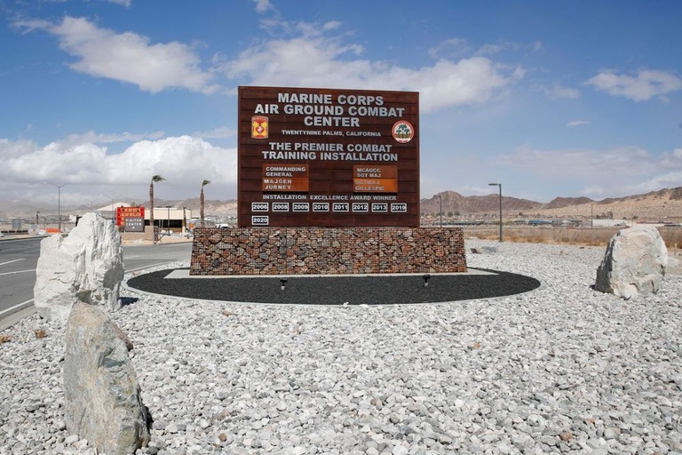 米加州海兵隊空地戦闘センターに拠点を置く海兵隊員らが抗議デモの対応に動員された/Mike Blake/Reuters/File