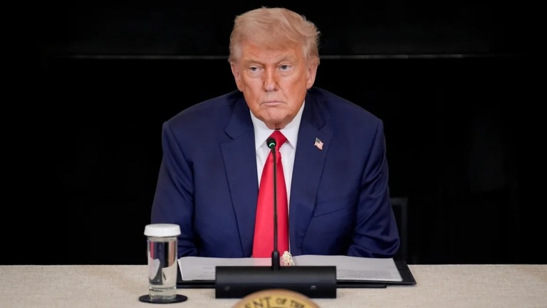 ホワイトハウス・ステートダイニングルームでのトランプ米大統領＝１０日/Yuri Gripas/Abaca/Bloomberg/Getty Images