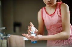 ＴｉｋＴｏｋで流行の１０代向けスキンケア、皮膚トラブルと高コストの恐れ　米研究