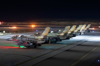 イスラエル軍、イランへの攻撃に米国製戦闘機の使用を示す映像を公開