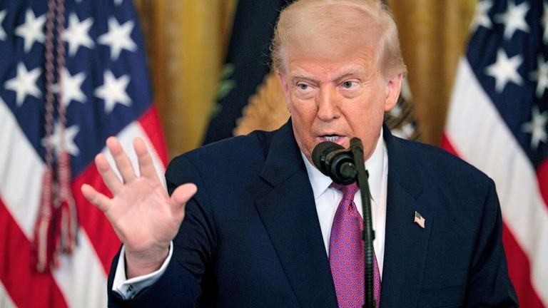 トランプ氏の再三の牽制にもかかわらず、イスラエルはイランへの攻撃に踏み切った/Chip Somodevilla/Getty Images