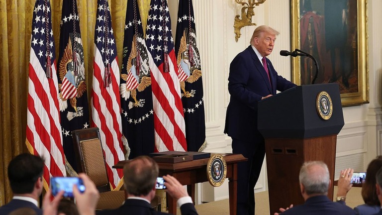 トランプ米大統領が、中東地域で近く大規模な紛争が起きるリスクについて警告した/Win McNamee/Getty Images