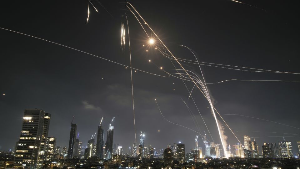 イスラエル首相が「さらなる攻撃」を警告　これまでに分かっていること