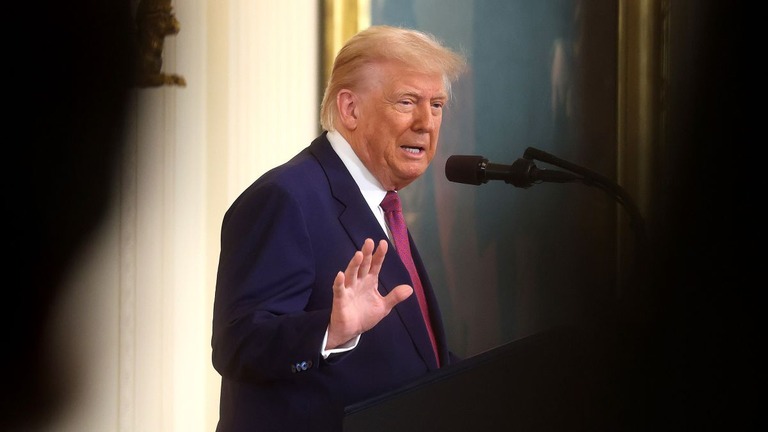 米国のトランプ大統領＝１２日/Win McNamee/Getty Images