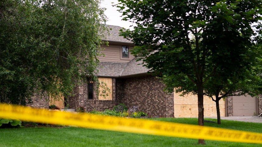 州議員射殺で容疑者を逮捕、４３時間に及ぶ逃走劇の顛末は