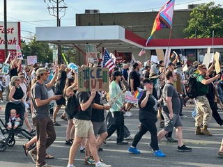 トランプ政権抗議デモの参加者、「治安維持活動隊」の銃撃で死亡　殺人容疑で逮捕は別の男