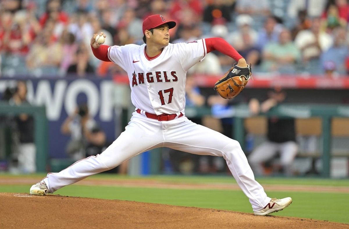 ピッチングを披露するエンゼルス時代の大谷翔平=2023年8月/Oncea/Getty Images