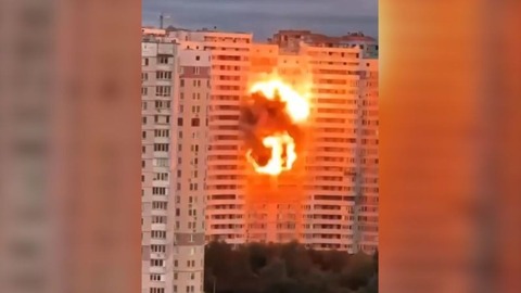 建物にドローンが直撃　ウクライナ首都