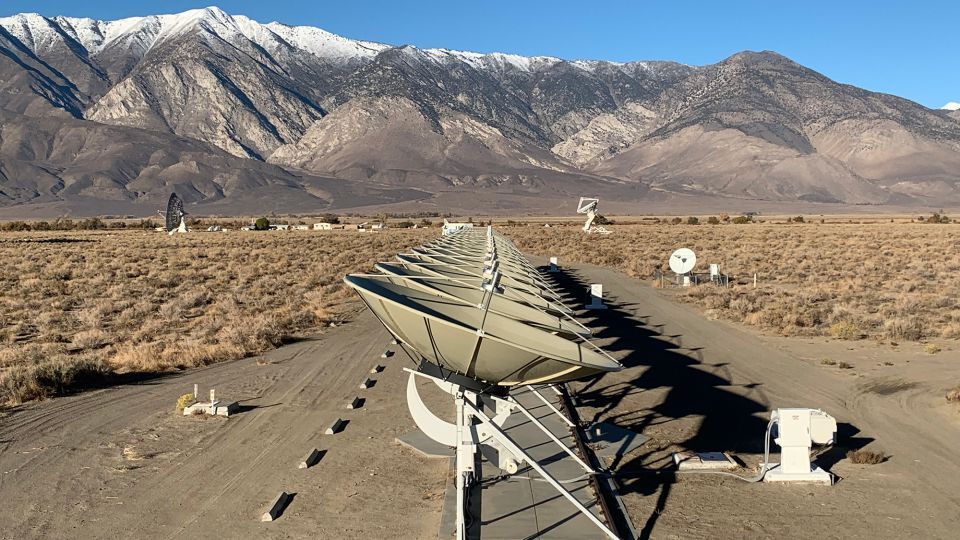 FRBの観測に使用された米カリフォルニア州の電波望遠鏡システム「ディープ・シノプティック・アレイ」/Vikram Ravi/Caltech/OVRO