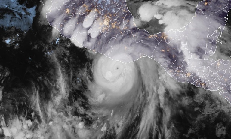 ７月を前にしてメキシコにハリケーン「エリック」が上陸した/CIRA/RAMMB/NOAA via CNN Newsource