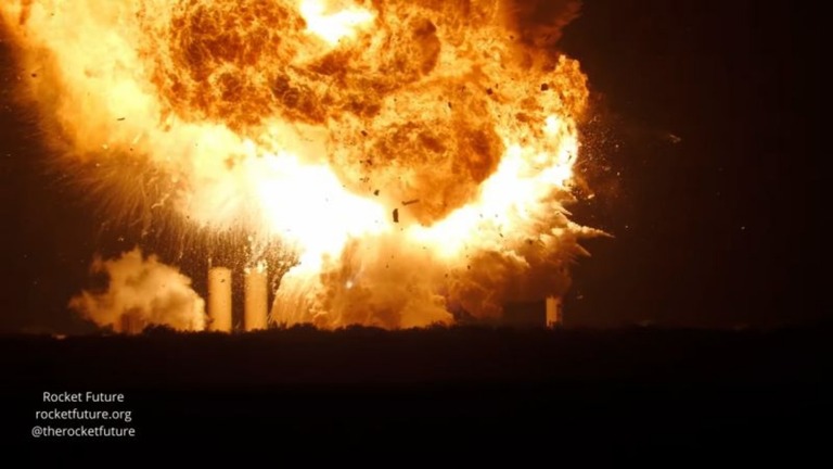 マスク氏のスペースＸ、最悪のタイミングで「スターシップ」爆発