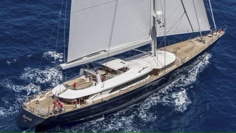 昨年８月にシチリア島沖で沈没したスーパーヨット「ベイジアン」。撮影日時は不詳/Perini Navi/ANSA
