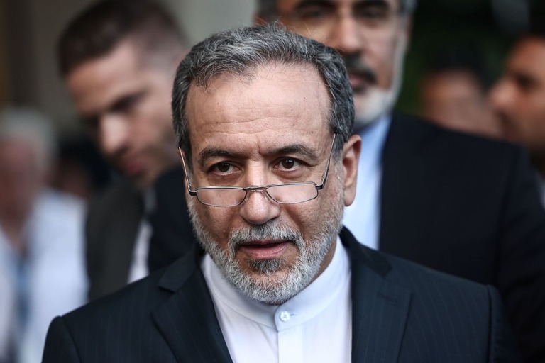 イランのアラグチ外相＝２０日、スイス・ジュネーブ/Sedat Suna/Getty Images
