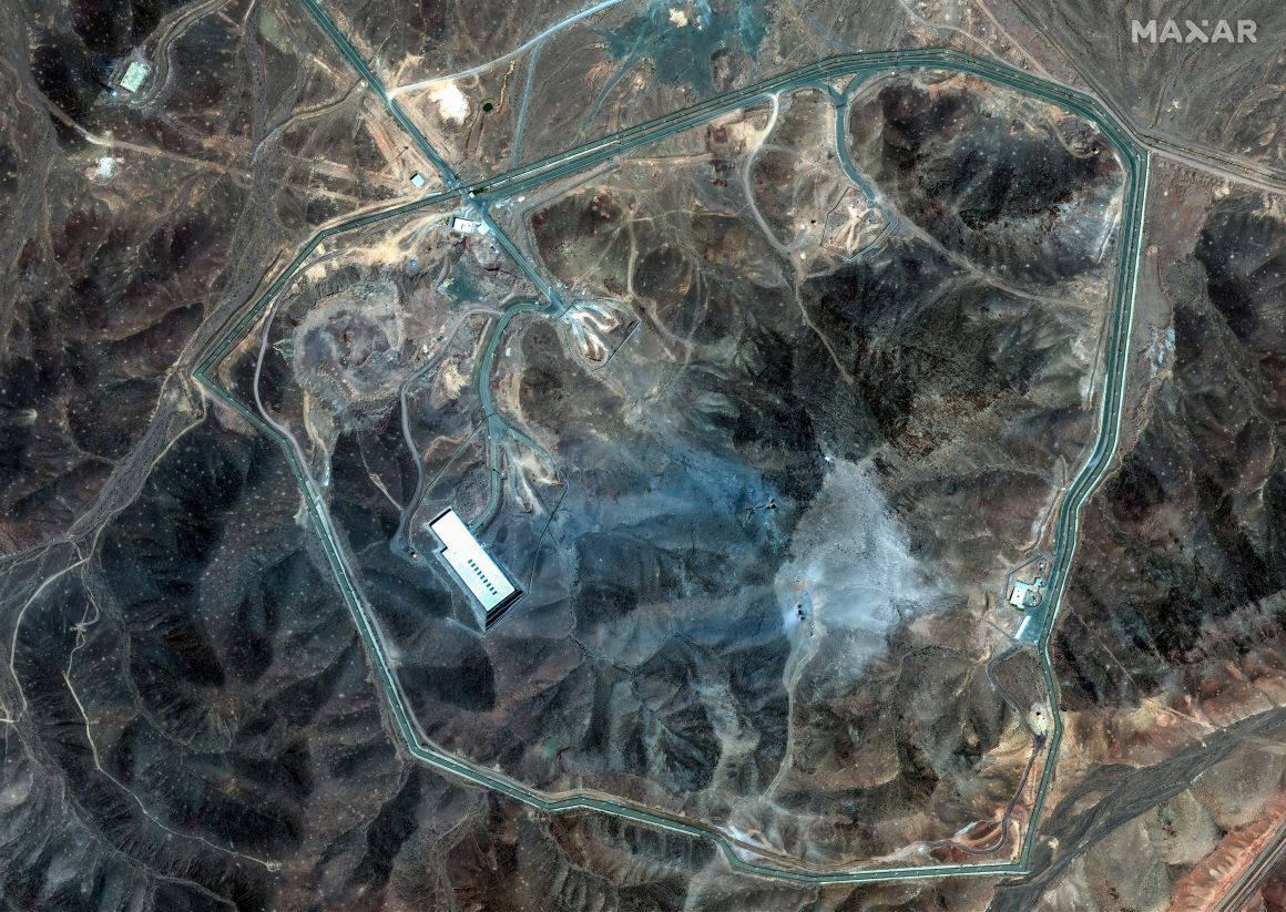 米軍の空爆を受けたフォルドゥの核施設の衛星画像/Maxar Technologies