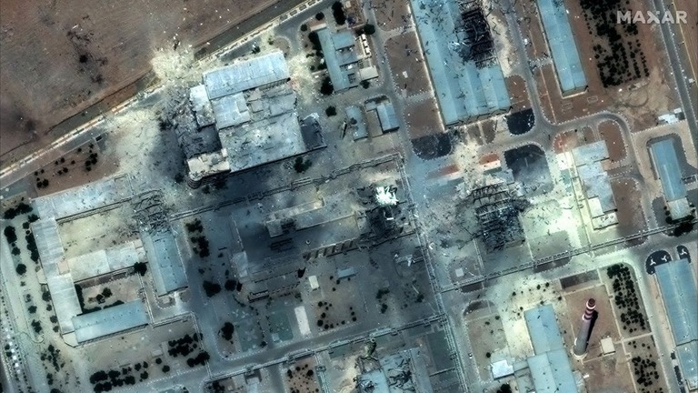 米軍の空爆後に撮影されたイスファハンの核施設の衛星画像/Maxar Technologies