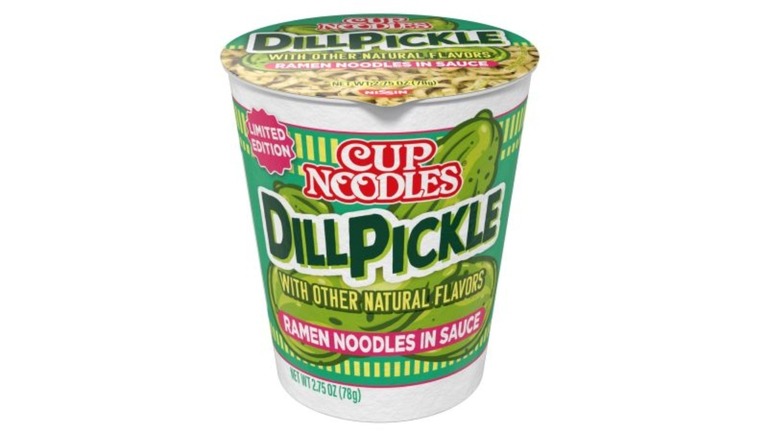 ６月２１日に発売された米国日清の「カップヌードル　ディルピクルス」/Nissin Foods USA