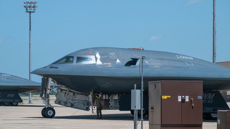 イランの核施設への攻撃から米ミズーリ州のホワイトマン空軍基地に帰還したＢ２爆撃機/U.S. Air Force/Handout/Reuters