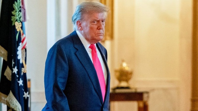 米国のイラン空爆をめぐり、トランプ米大統領は、弁護士を通じてＣＮＮと米紙ニューヨーク・タイムズに報道の撤回を求める法的書簡を送付した/Ken Cedeno/UPI/Bloomberg/Getty Images