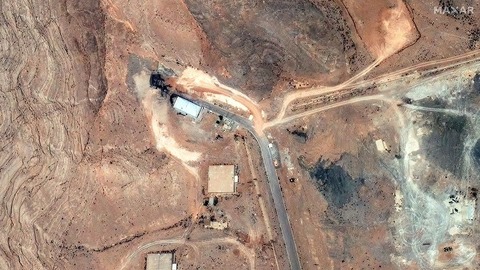 イラン核施設爆撃、１カ所にバンカーバスター使用せず　標的の深さが理由と米軍制服組トップ