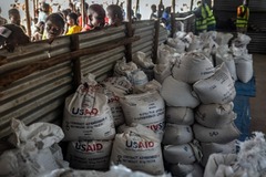 米国務長官、対外援助停止を宣言　５年で１４００万人死亡の分析も
