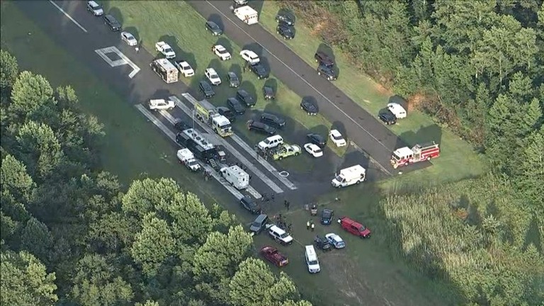 現場に派遣された救急隊＝２日、米ニュージャージー州/WPVI