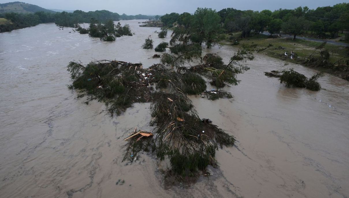 米テキサス州で洪水、２４人死亡　トランプ氏は「ひどい」事態と形容