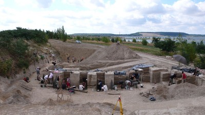 ドイツに１２万５０００年前の「脂肪工場」、ネアンデルタール人による抽出作業の痕跡と研究者