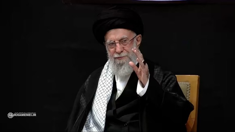 宗教行事に参加するため公の場に姿を現したイランの最高指導者ハメネイ師/Press TV/Khamenei.ir