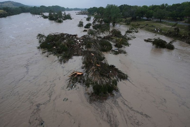 米南部テキサス州で洪水が発生した/Eric Gay/AP