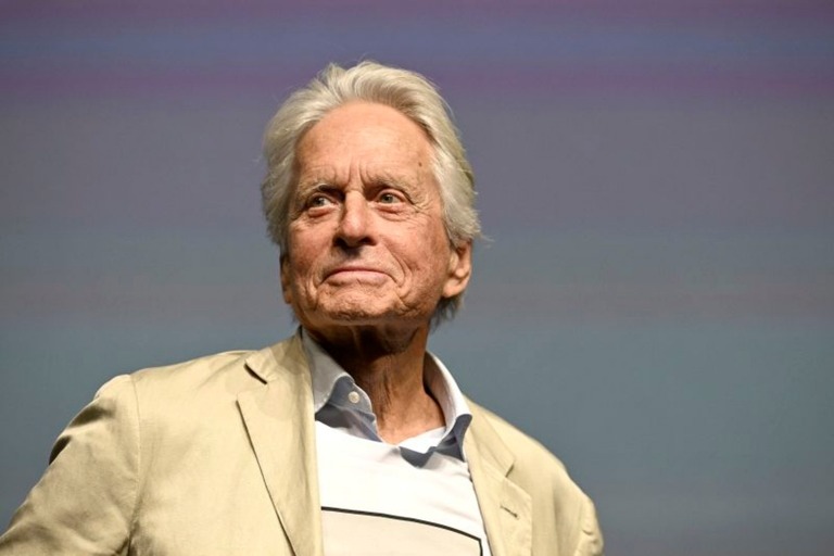 チェコ共和国で開かれたカルロビ・バリ国際映画祭に出席したマイケル・ダグラス（８０）＝６日/Katerina Sulova/CTK/AP
