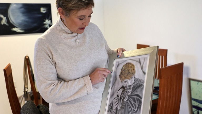 ハマスの人質に取られ、その後死亡したヨタム・ハイムさんの母親イリスさん/Gil Cohen-Magen/AFP/Getty Images