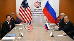マレーシアでルビオ米国務長官（左）とラブロフ・ロシア外相（右）が会談した