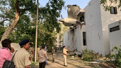 インド旅客機墜落、一つの問いに答え　浮かび上がったさらなる疑問
