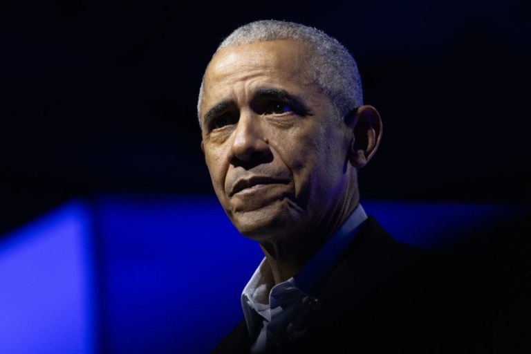 シカゴで開かれたイベントで演説するオバマ元大統領＝２０２４年１２月５日/Scott Olson/Getty Images