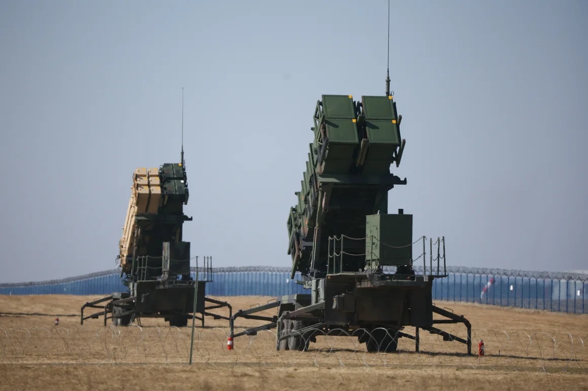 ポーランドに配備された米軍のミサイル迎撃システム「パトリオット」=2022年3月/Stringer/Reuters