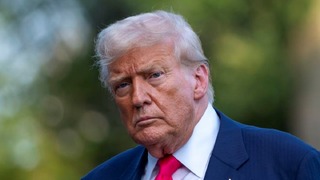 トランプ氏、自身の忠実な支持者を「弱虫」呼ばわり　エプスタイン騒動めぐり