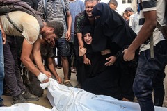 イスラエル軍、食料求めるガザ住民に発砲か　３２人死亡とガザ保健省