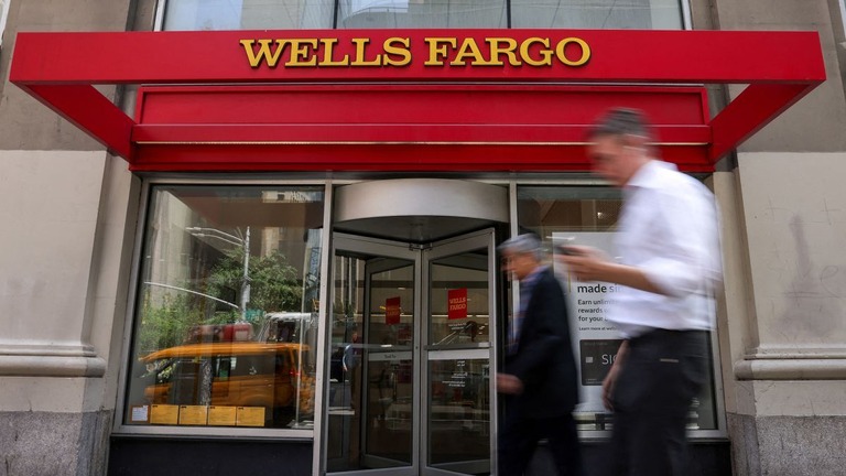 米ニューヨークにある金融大手ウェルズ・ファーゴの支店＝６月４日撮影/Kylie Cooper/Reuters/FILE