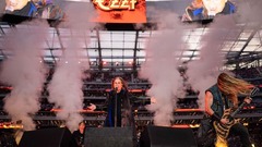 ＮＦＬ（米プロフットボールリーグ）の試合中、ハーフタイムにパフォーマンスを披露するオズボーンさん＝２０２２年、カリフォルニア州イングルウッド