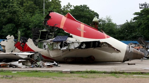 印旅客機墜落、英国の一部遺族に別人の遺体送られる　弁護士が明かす