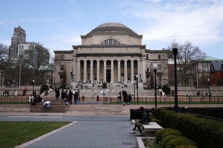 米コロンビア大学がトランプ政権への３２０億円の和解金支払いで合意した/Charly Triballeau/AFP/Getty Images