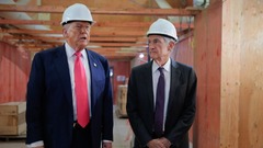 トランプ米大統領、ＦＲＢ視察の場でパウエル議長と対立　利下げ迫る