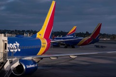 民間所有の戦闘機が進路横切る、旅客機は回避機動で急降下　米ＬＡ近郊