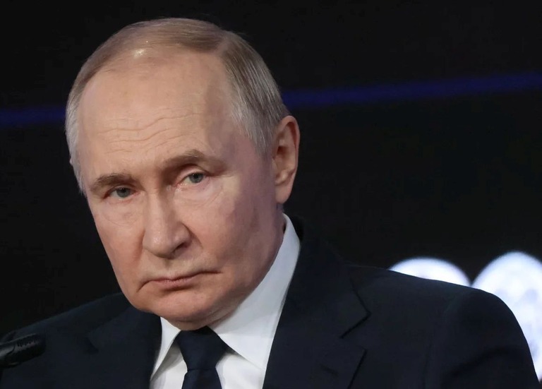 ７月３日、モスクワでのフォーラムに出席するロシアのプーチン大統領/Getty Images