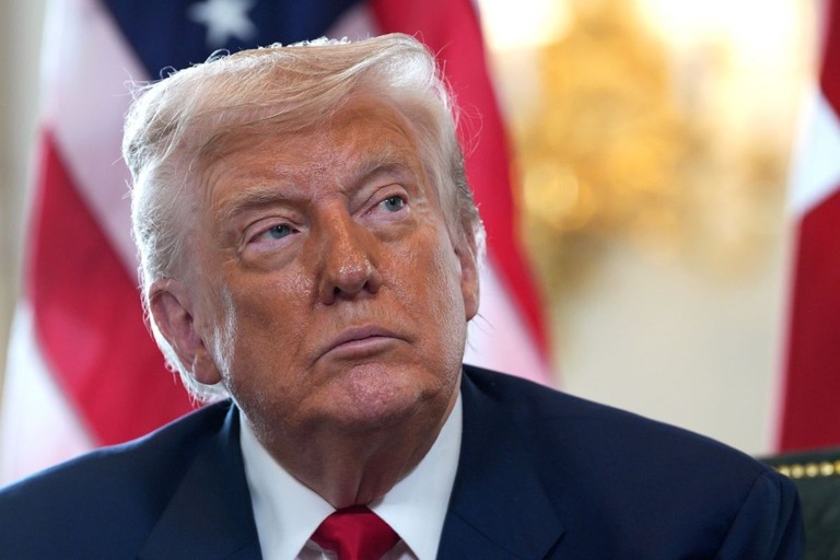 英首相との会談の場でも記者からエプスタイン事件絡みの質問を受けたトランプ米大統領/Christopher Furlong/Getty Images