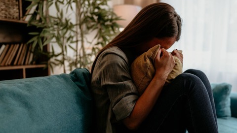 愛する人との死別、深い悲しみで遺族も亡くなる可能性　新たな研究が示唆