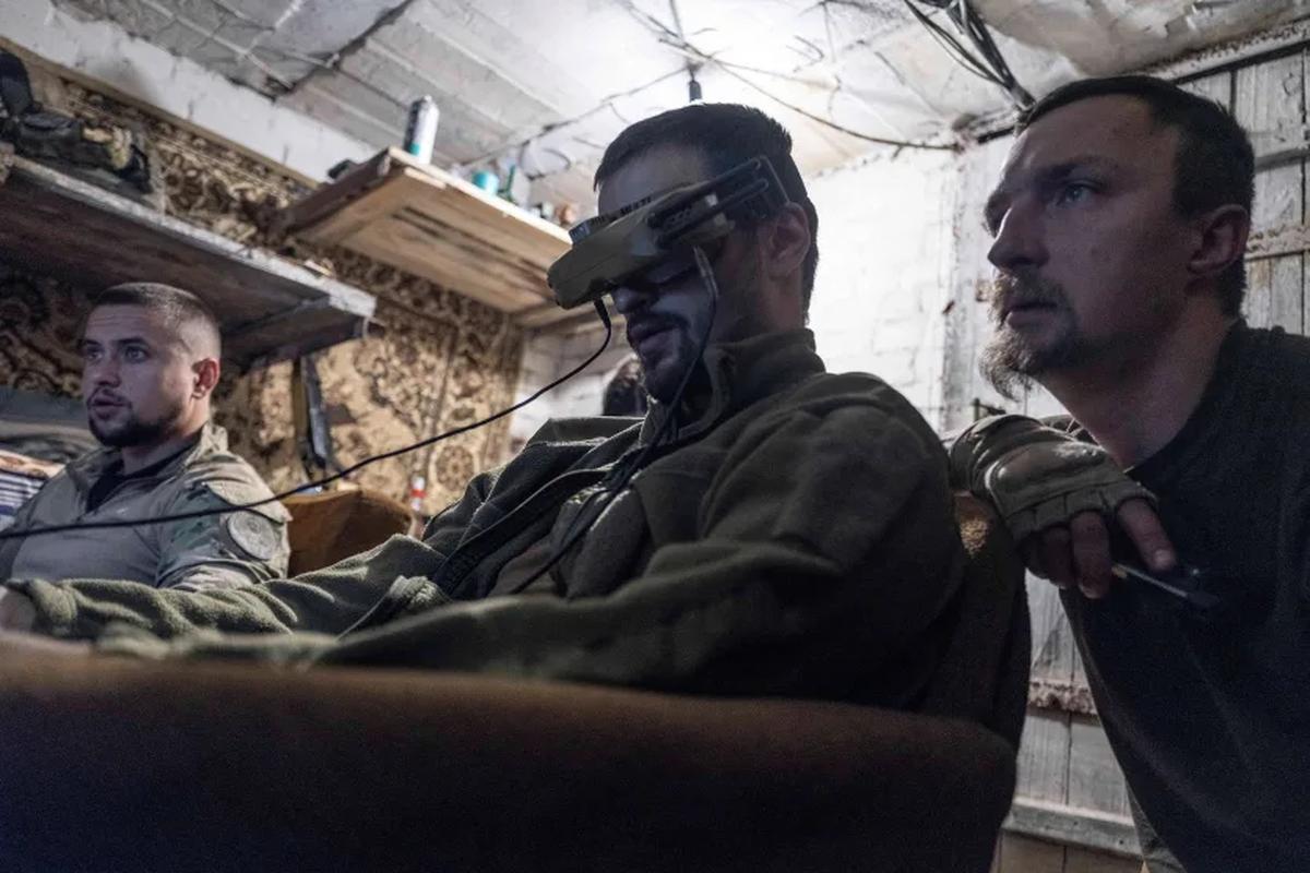 ドローンを操作するウクライナ軍の兵士=5月/Iryna Rybakova/Press Service of the 93rd Kholodnyi Yar Separate Mechanized Brigade of the Ukrainian Armed Forces/Reuters