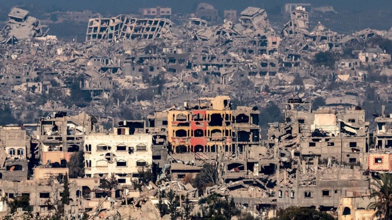 パレスチナ自治区ガザ地区北部の破壊された建物＝１月１３日/Menahem Kahana/AFP via Getty Images