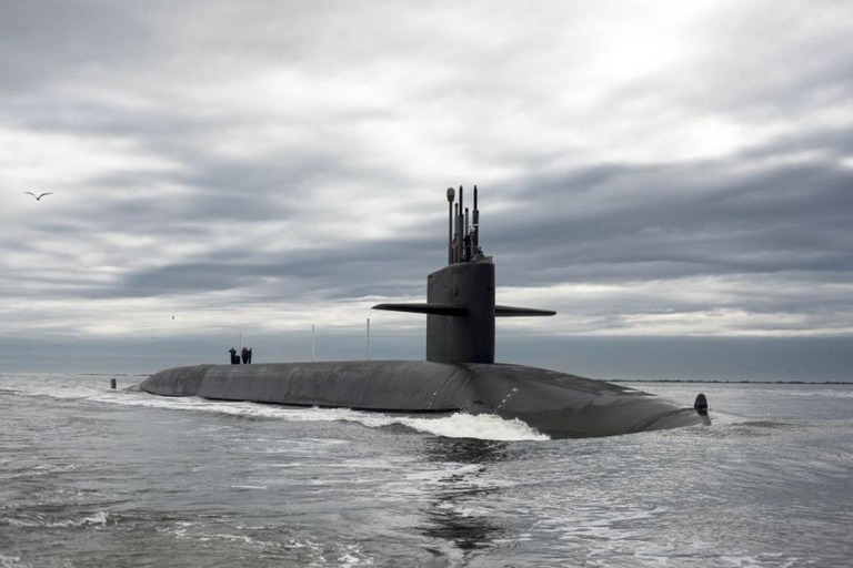 ジョージア州キングスベイの潜水艦基地に戻ったオハイオ級原子力潜水艦テネシー＝２０１３年/Reuters